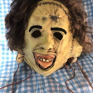 Texas chainsaw massacre Horror Halloween mask by trick or treat studios